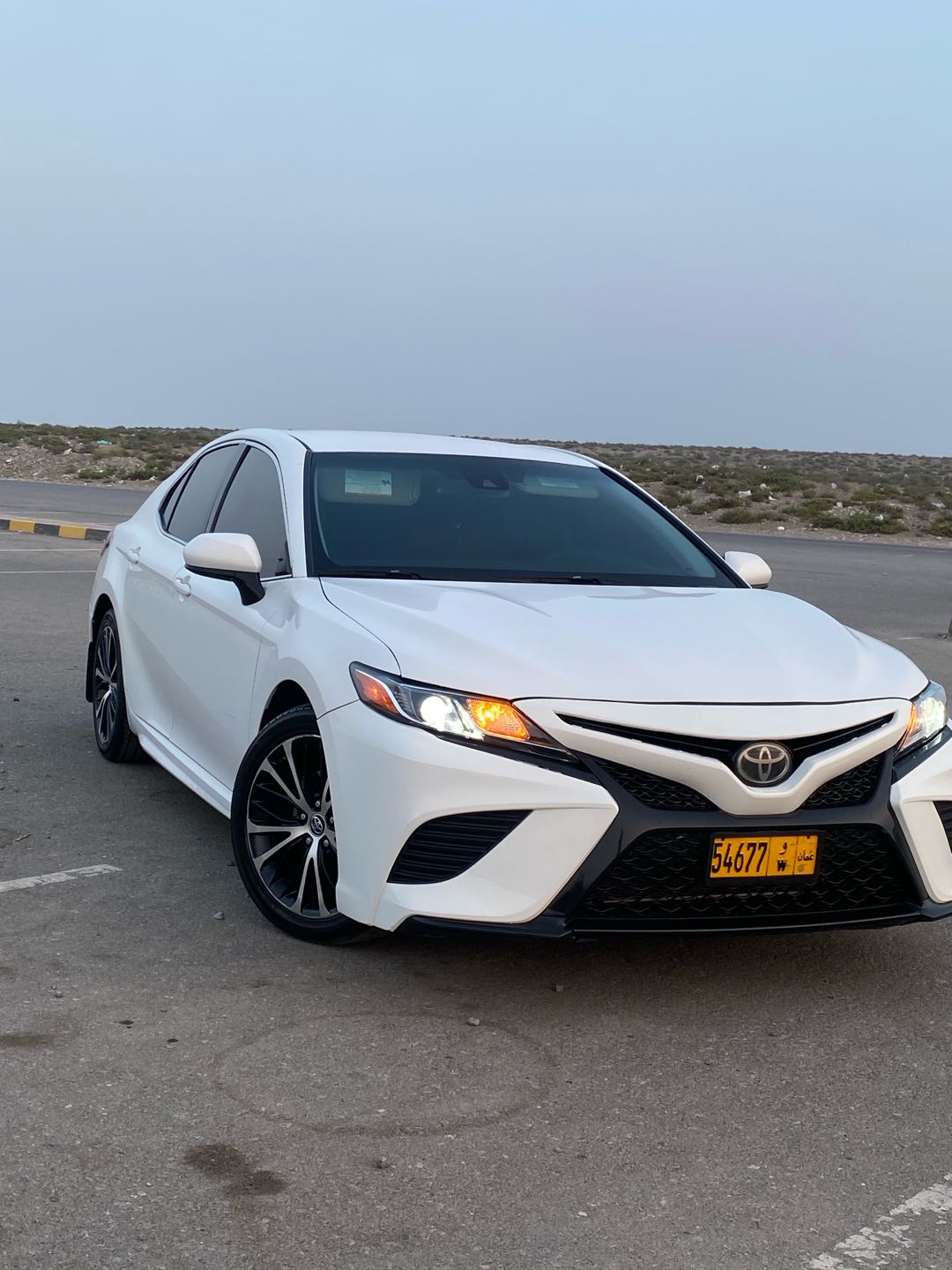Car Image 2018 TOYOTA CAMRY SE