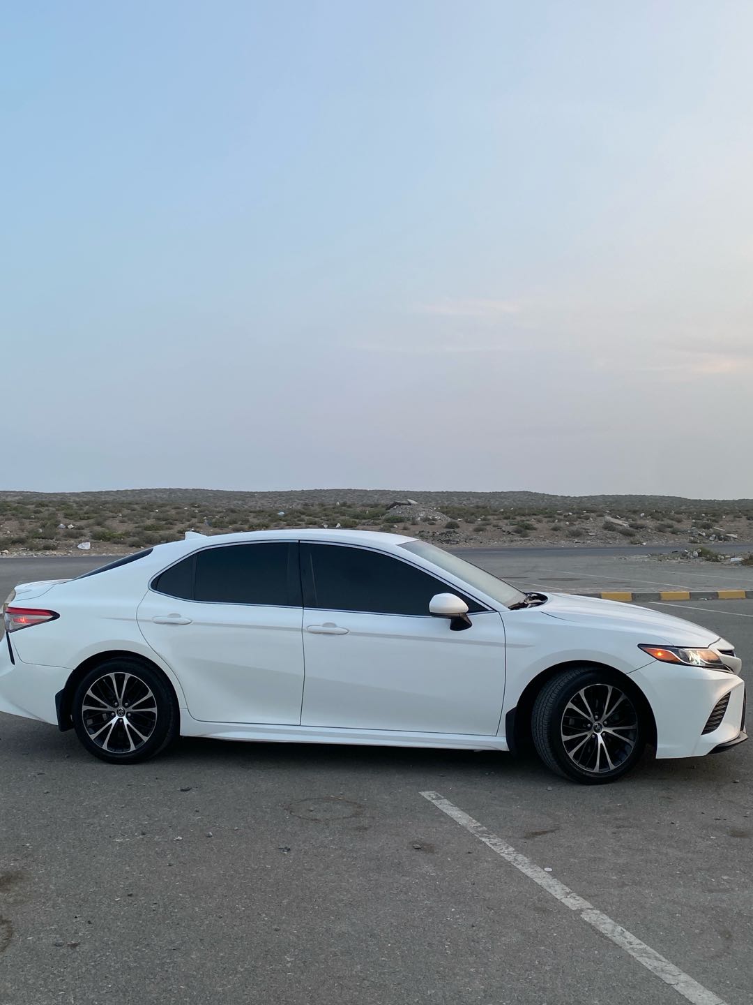 Car Image 2018 TOYOTA CAMRY SE