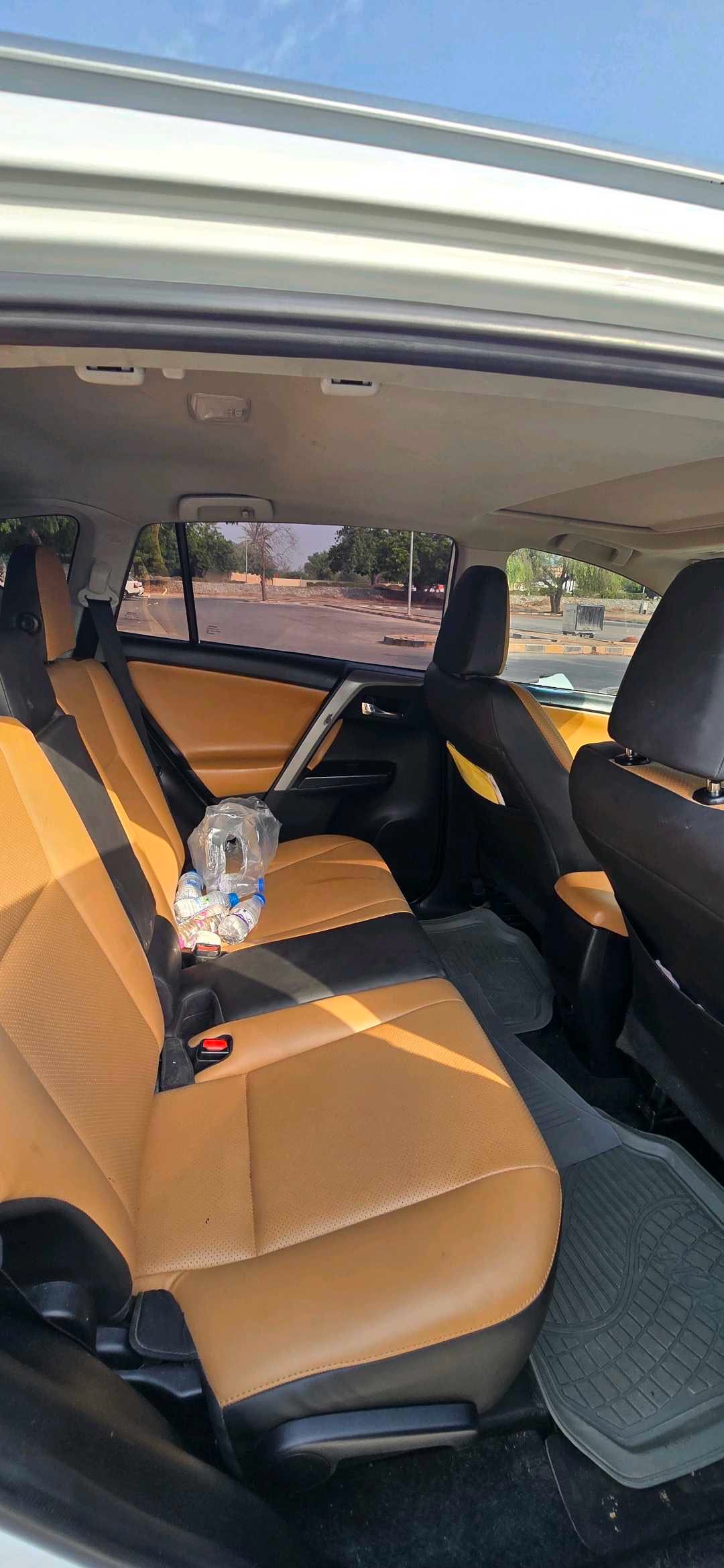 Car Image 2018 TOYOTA RAV4 XLE