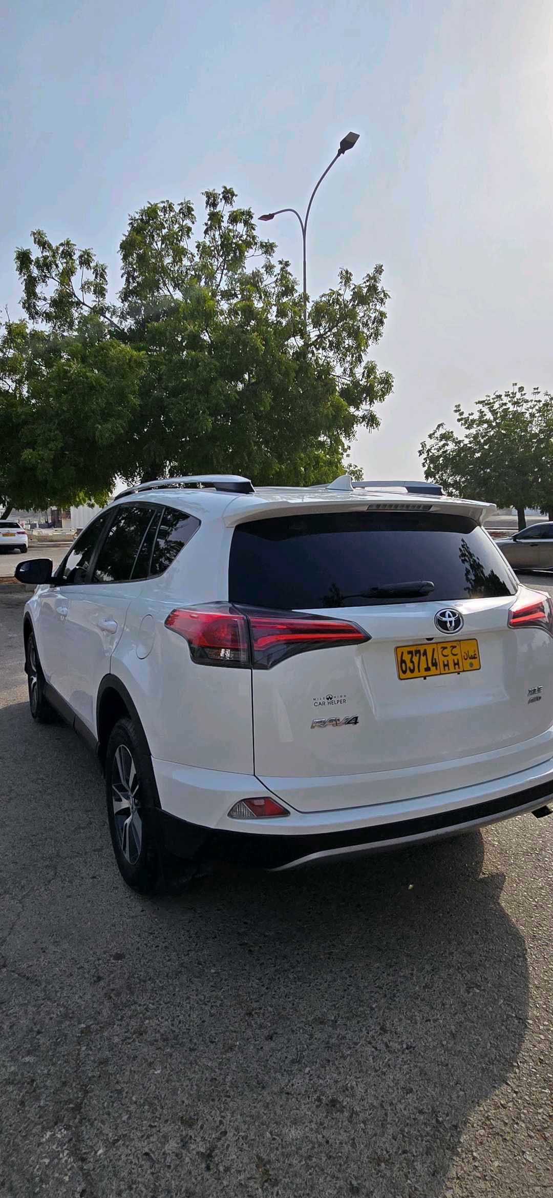 Car Image 2018 TOYOTA RAV4 XLE