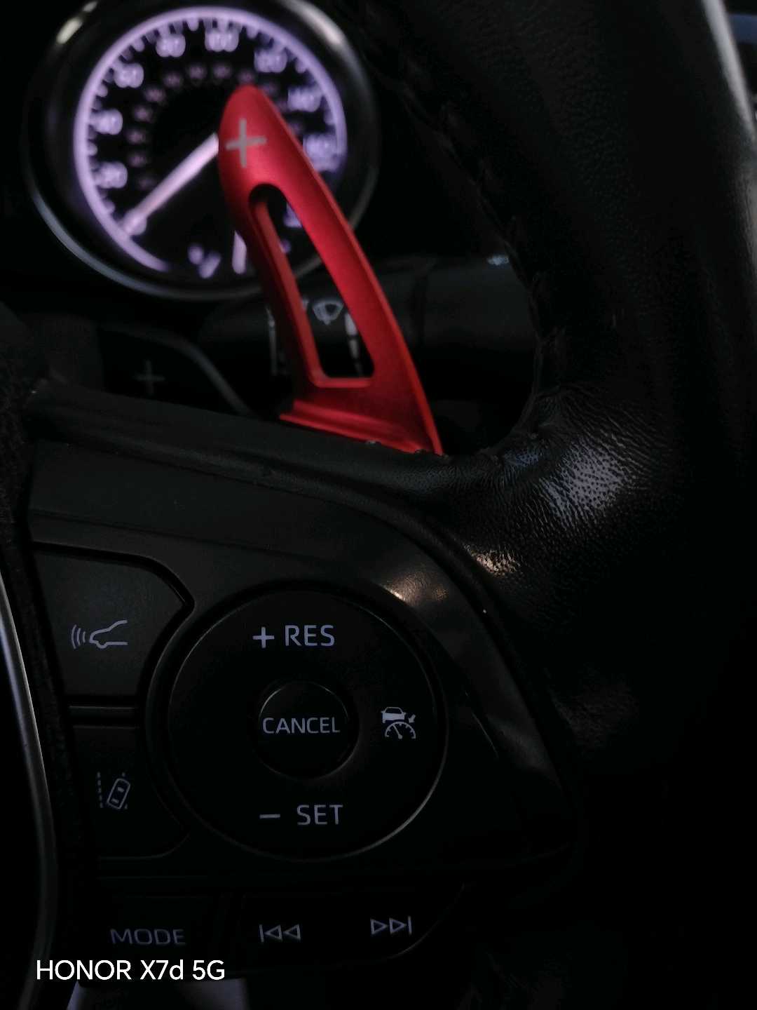 Car Image 2019 TOYOTA CAMRY SE