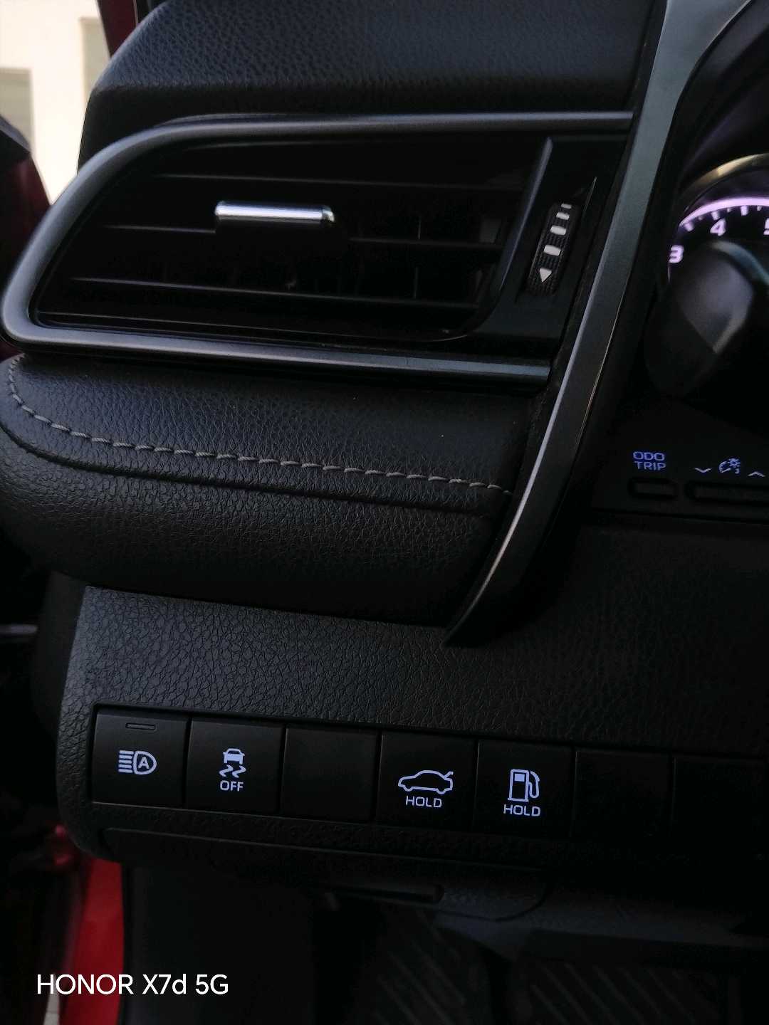 Car Image 2019 TOYOTA CAMRY SE
