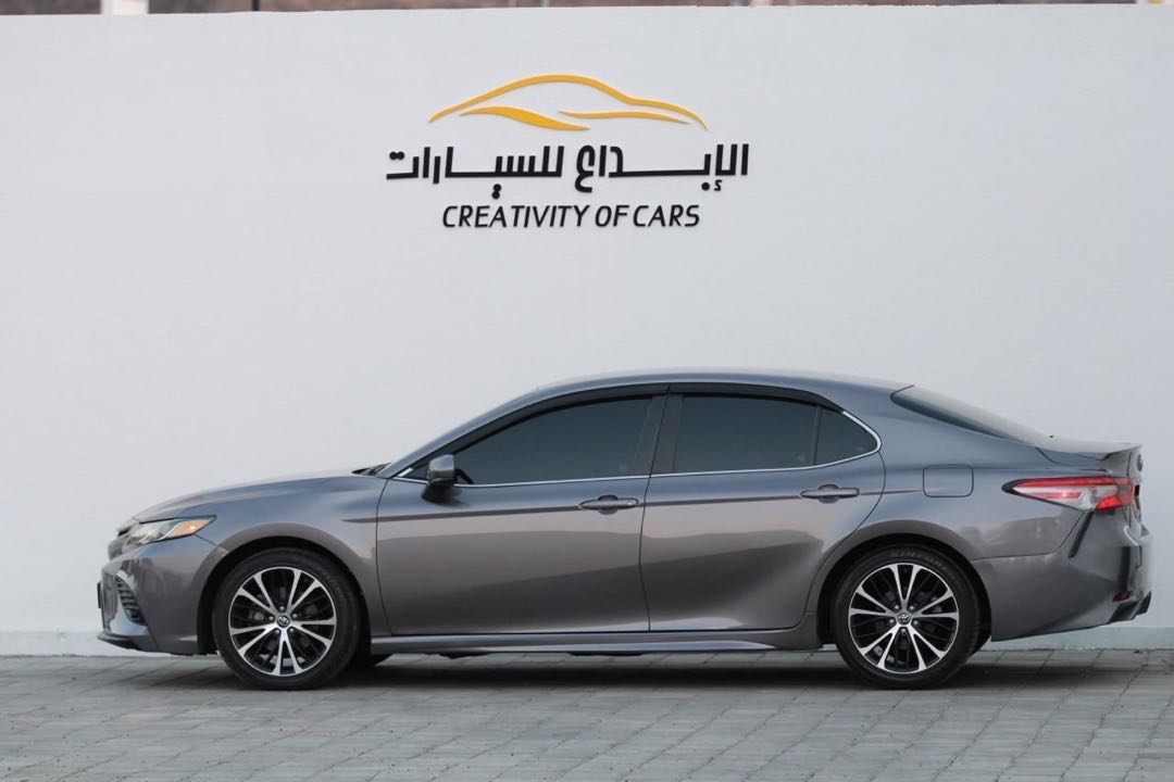 Car Image 2018 TOYOTA CAMRY SE