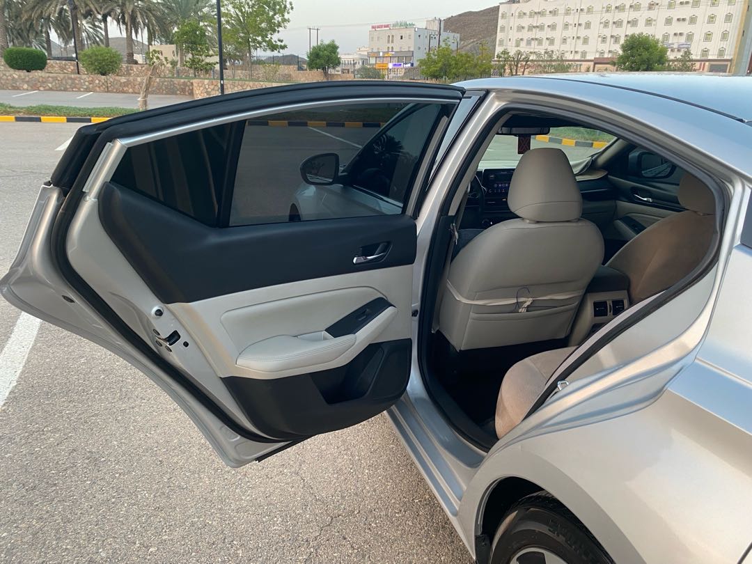 Car Image 2019 NISSAN ALTIMA SV