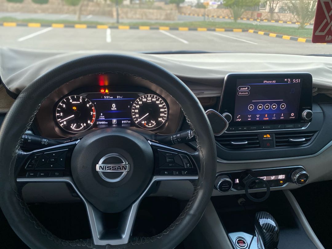 Car Image 2019 NISSAN ALTIMA SV