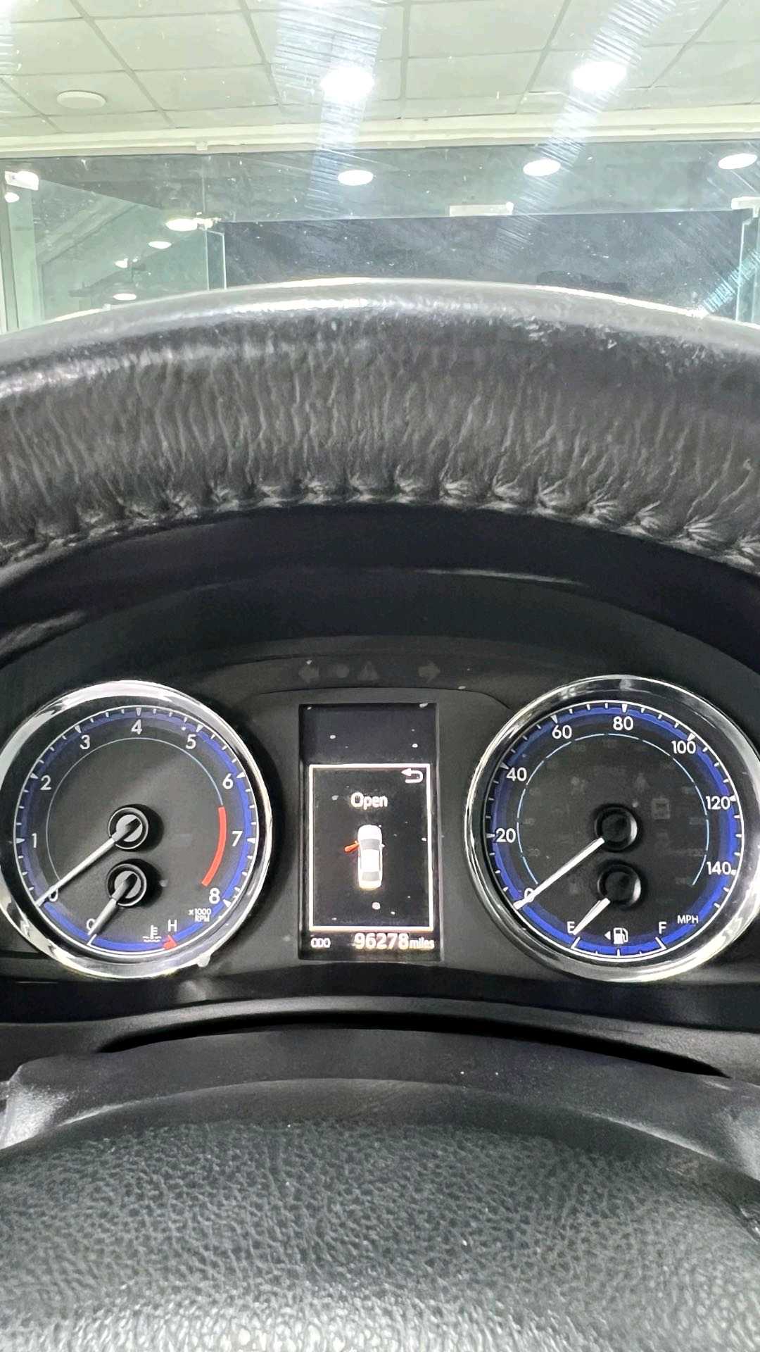 Car Image 2018 TOYOTA COROLLA SE
