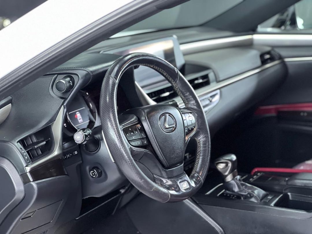 Car Image 2019 LEXUS ES 350