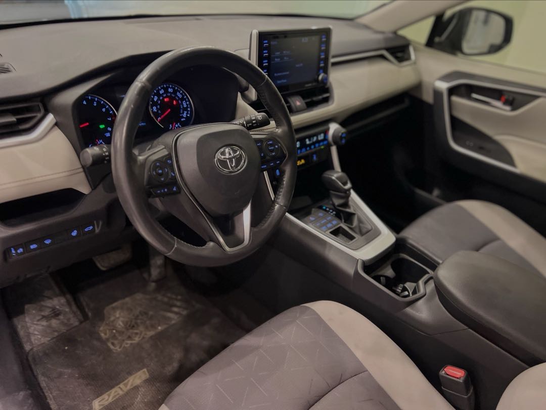 Car Image 2019 TOYOTA RAV4 XLE