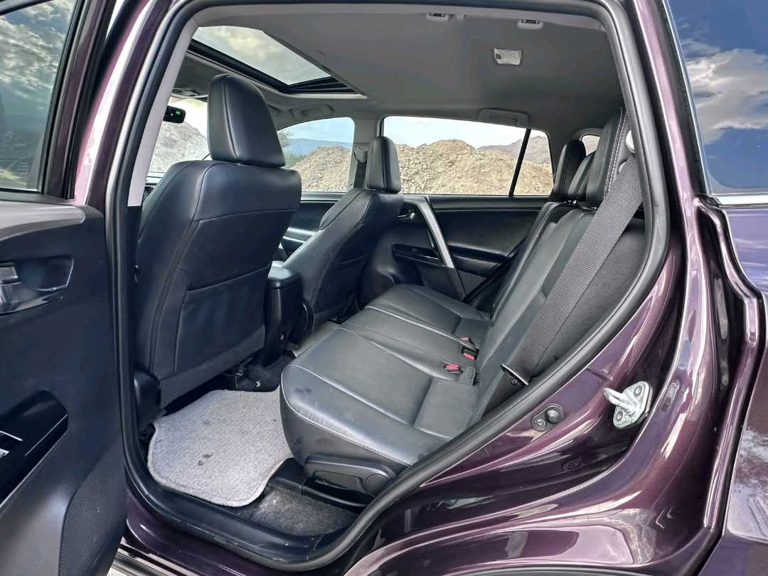 Car Image 2017 TOYOTA RAV4 LIMITED