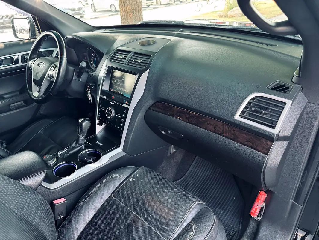 Car Image 2011 FORD EXPLORER 