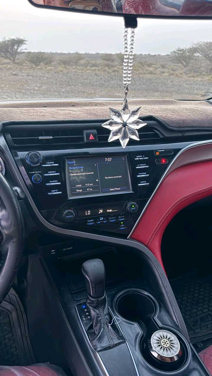 Car Image 2018 TOYOTA CAMRY SE