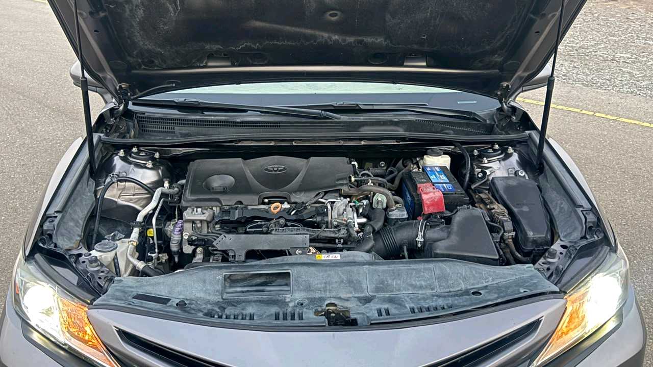 Car Image 2018 TOYOTA CAMRY SE