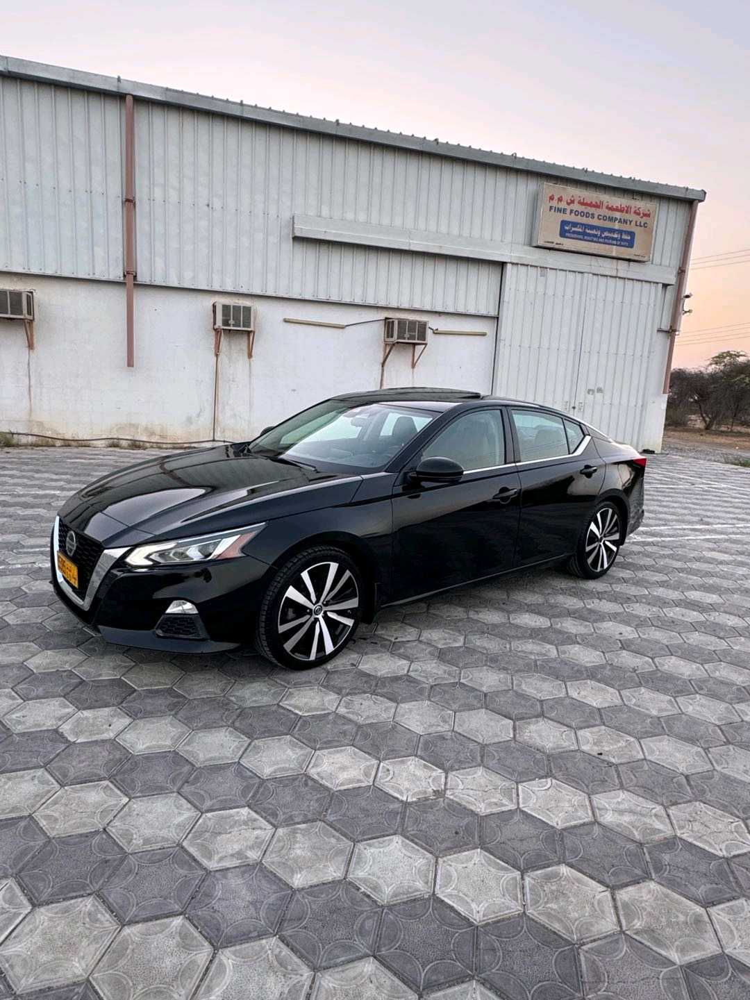 Car Image 2020 NISSAN ALTIMA SR