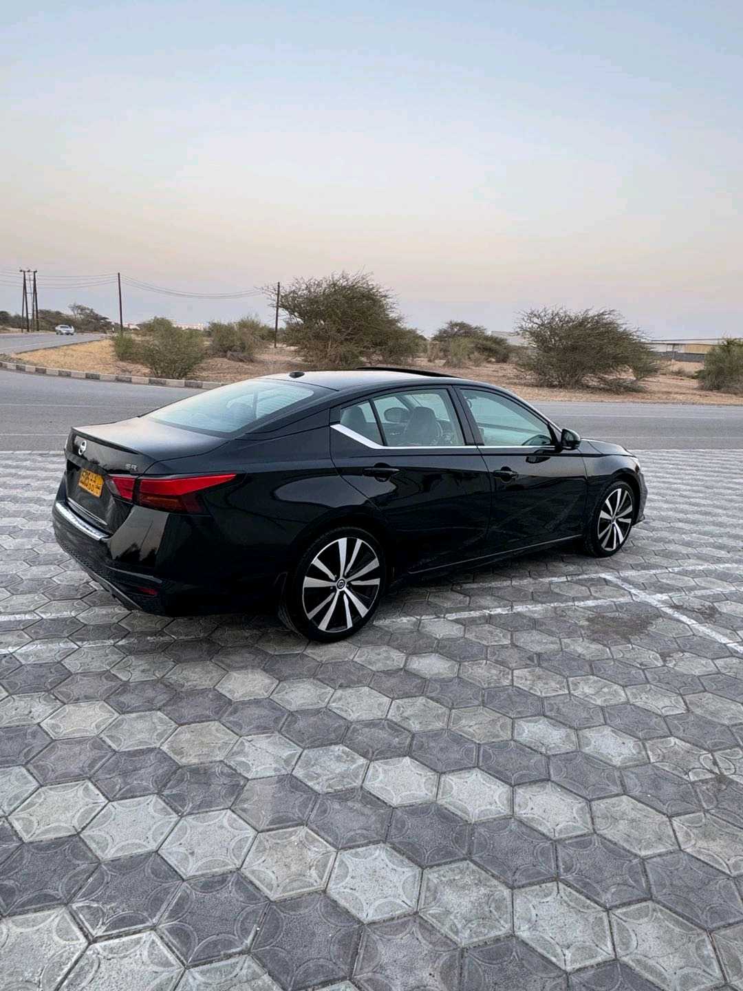 Car Image 2020 NISSAN ALTIMA SR