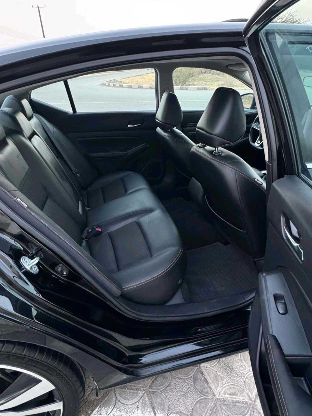 Car Image 2020 NISSAN ALTIMA SR