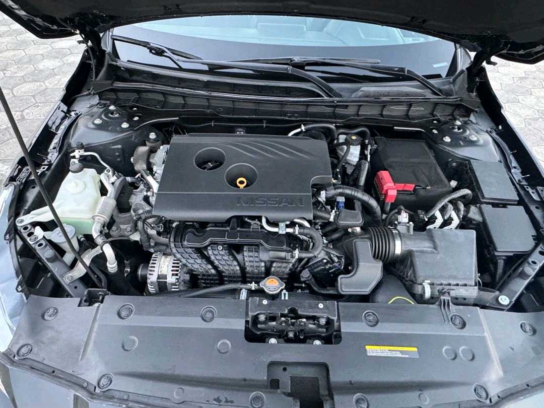 Car Image 2020 NISSAN ALTIMA SR