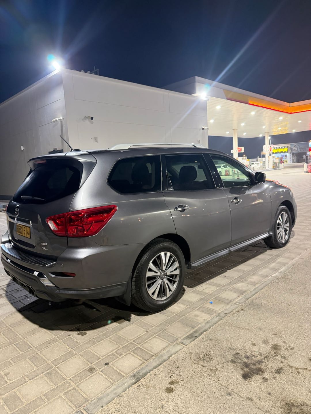 Car Image 2017 NISSAN PATHFINDER SL