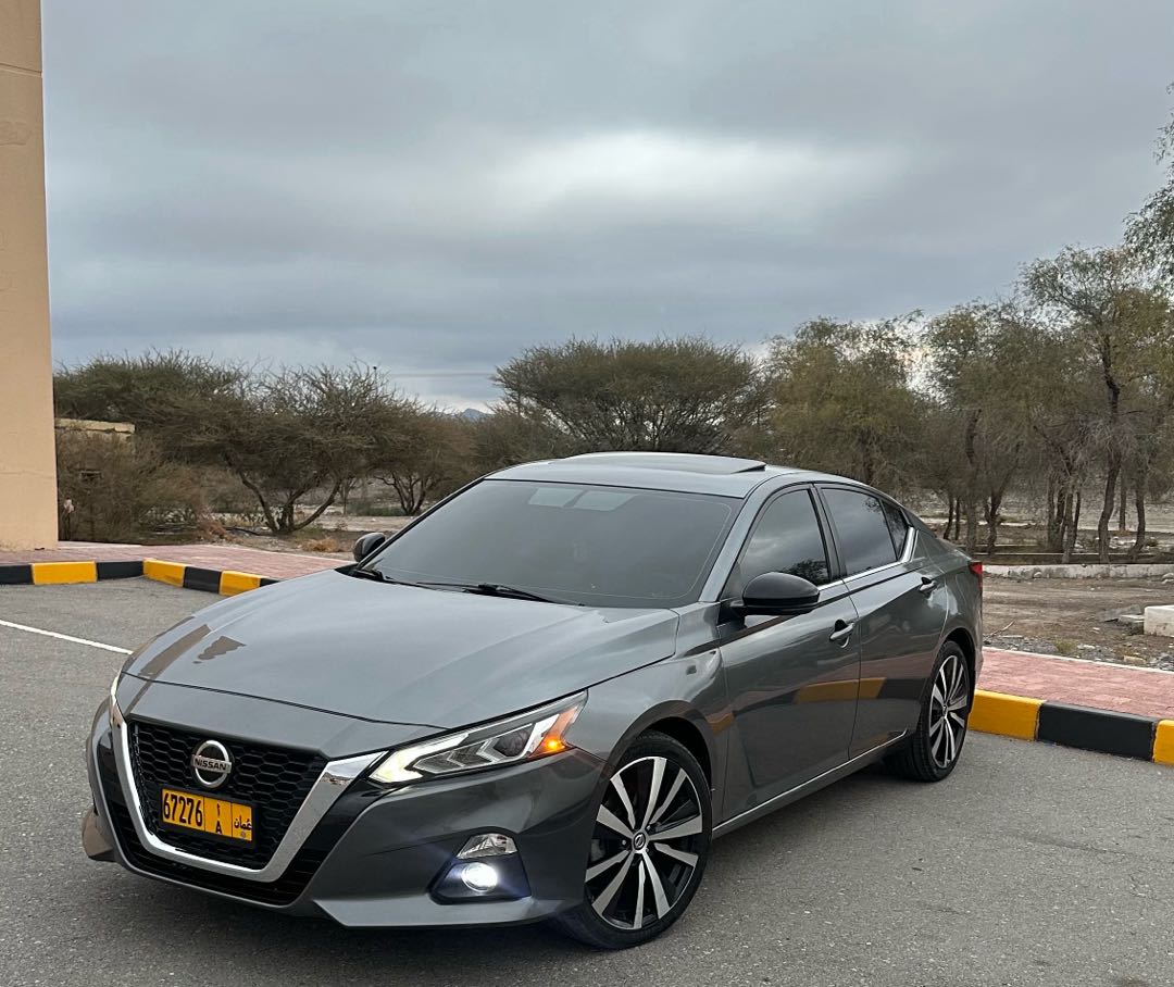 Car Image 2019 NISSAN ALTIMA SR