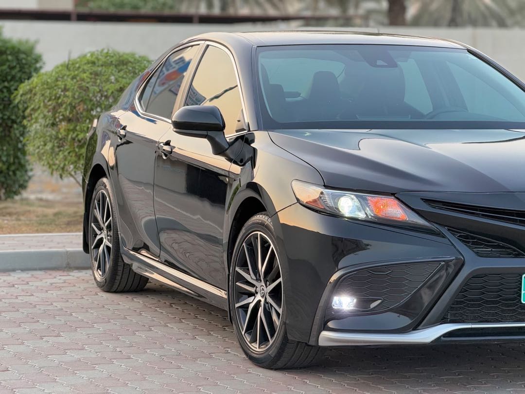 Car Image 2021 TOYOTA CAMRY SE