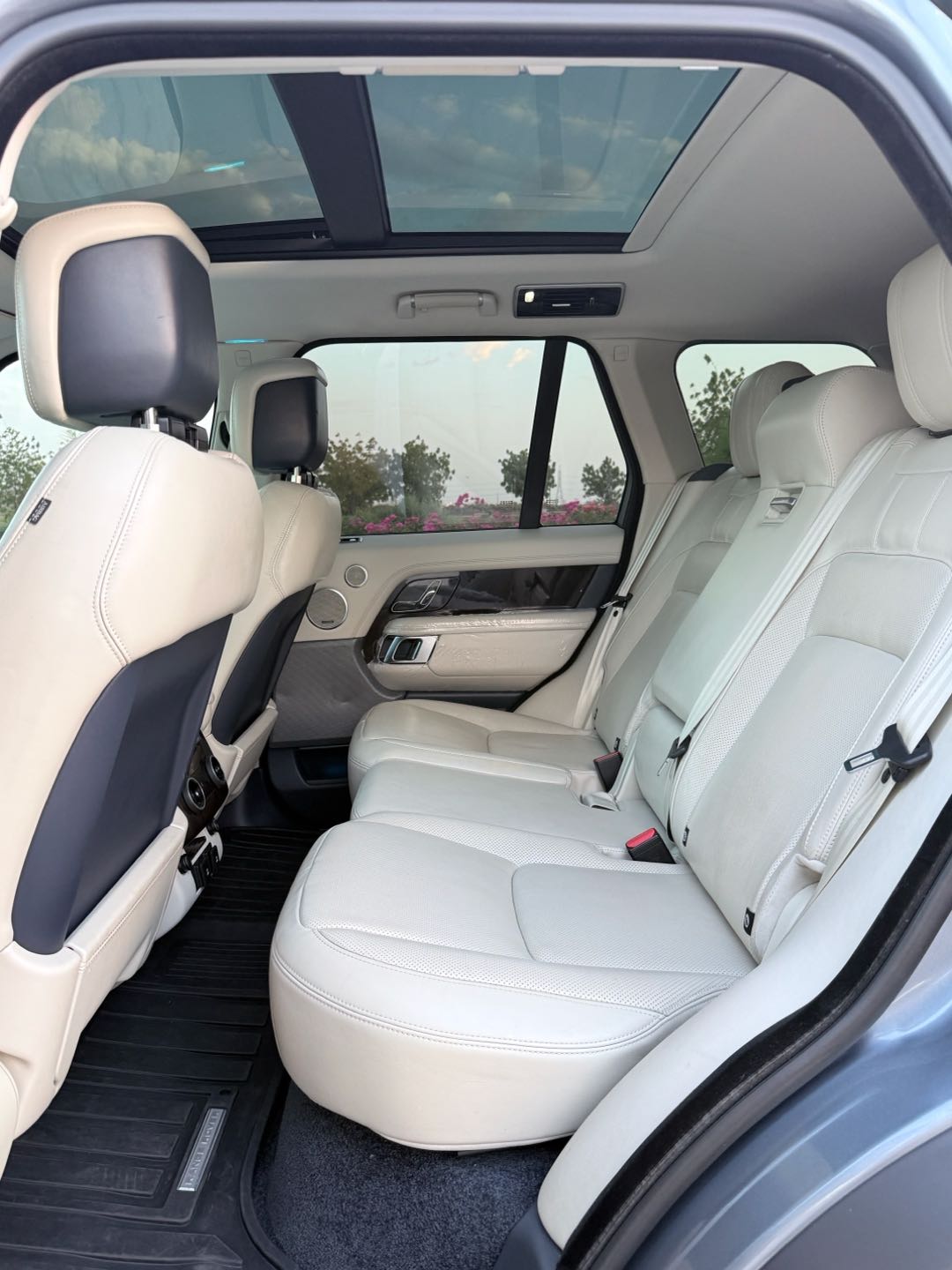 Car Image 2018 LAND ROVER VOGUE HSE