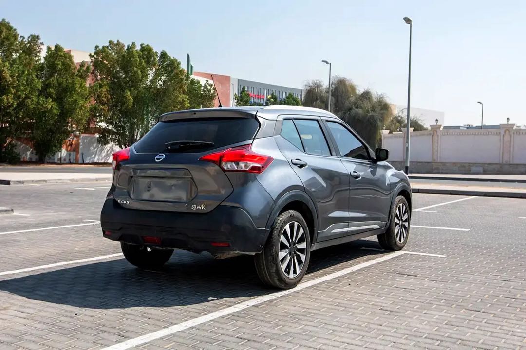 Car Image 2018 NISSAN KICKS 