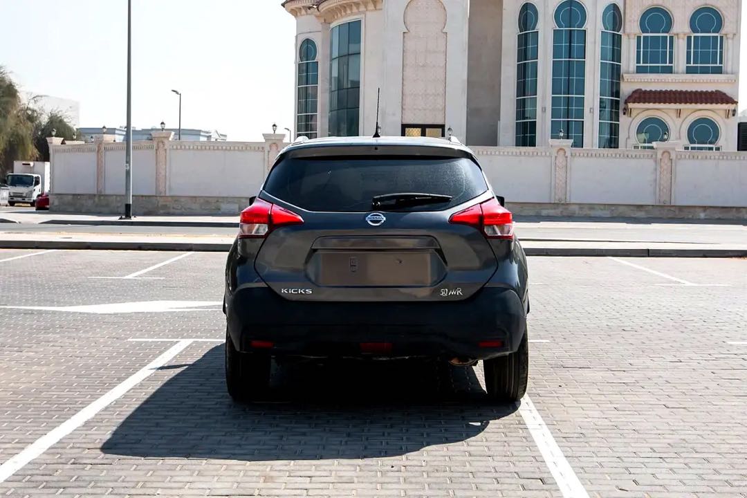 Car Image 2018 NISSAN KICKS 