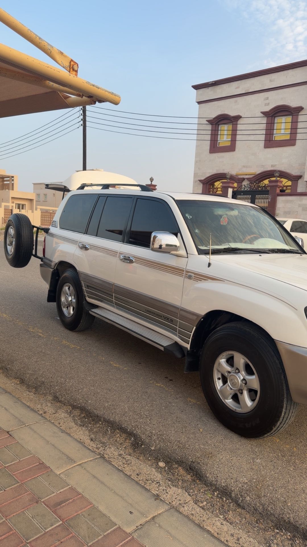 Car Image 1998 TOYOTA LAND CRUISER VX.R