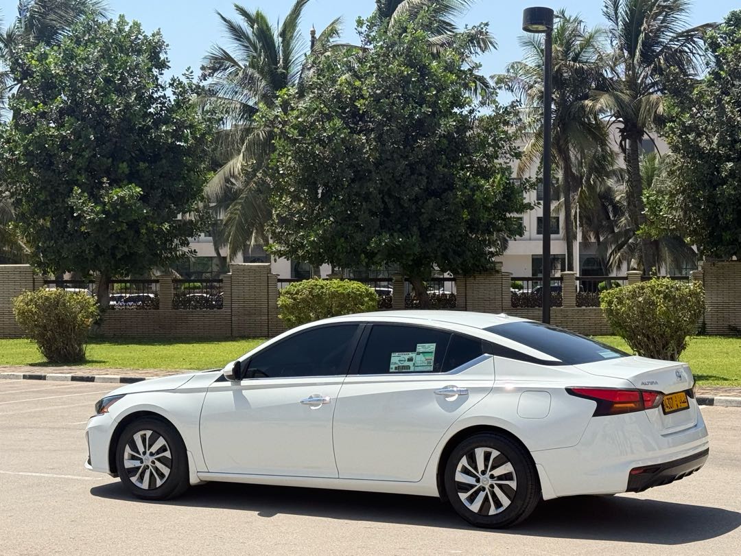 Car Image 2019 NISSAN ALTIMA S