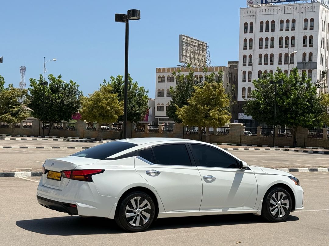 Car Image 2019 NISSAN ALTIMA S