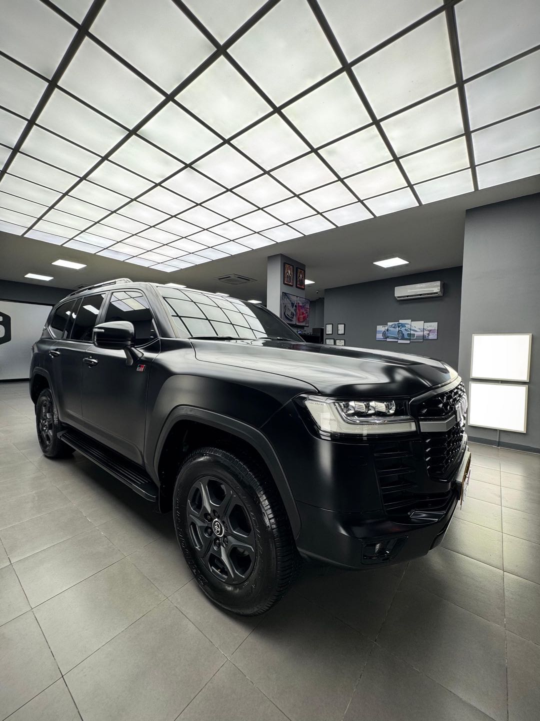 Car Image 2022 TOYOTA LAND CRUISER G.R