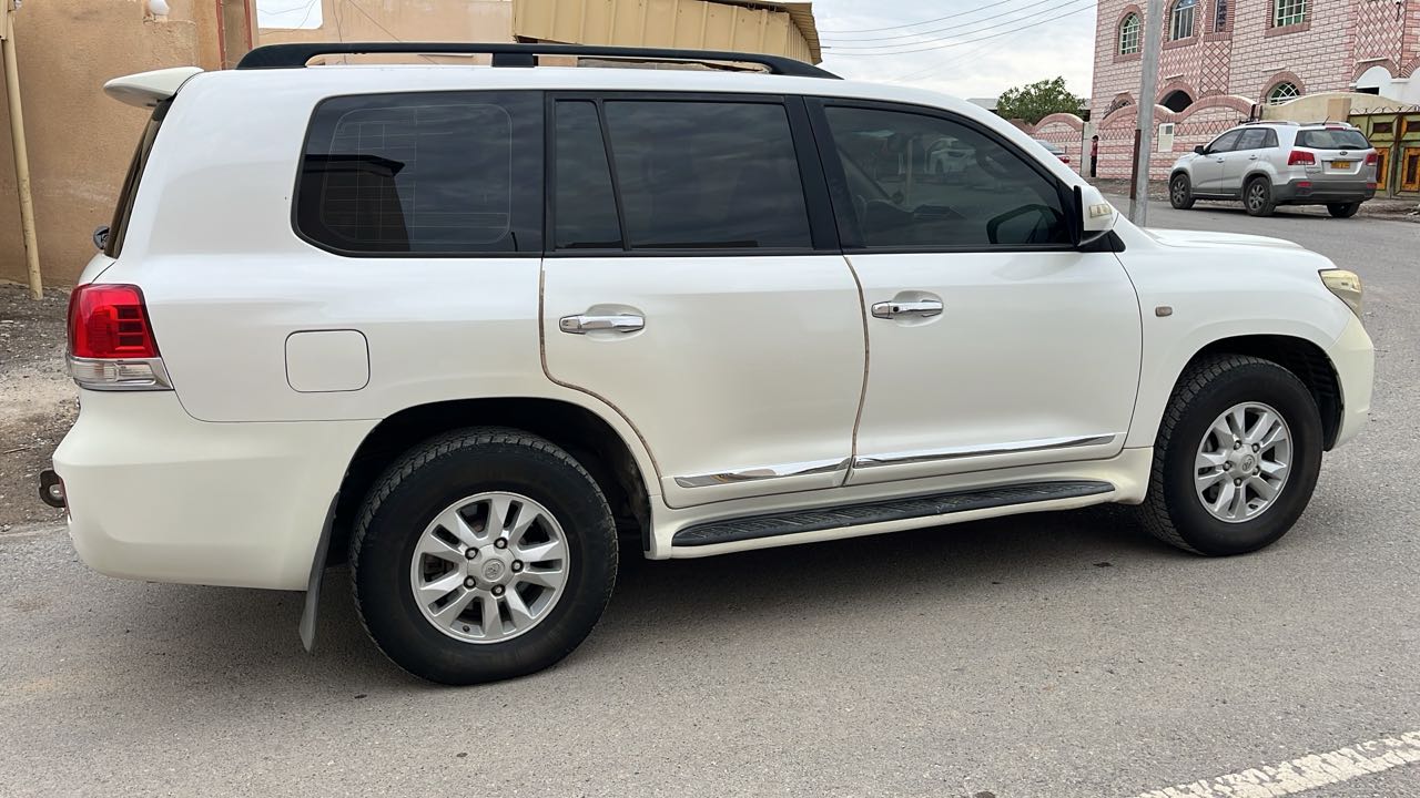 Car Image 2010 TOYOTA LAND CRUISER GX.R