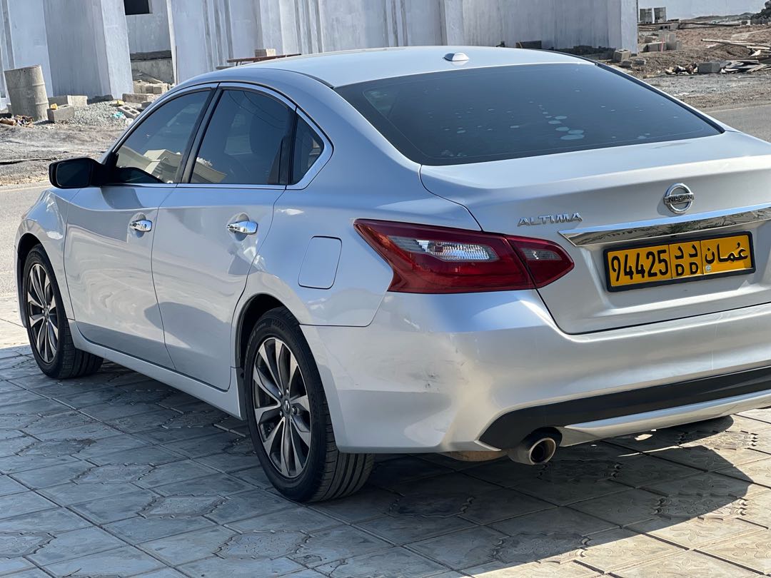 Car Image 2018 NISSAN ALTIMA SV