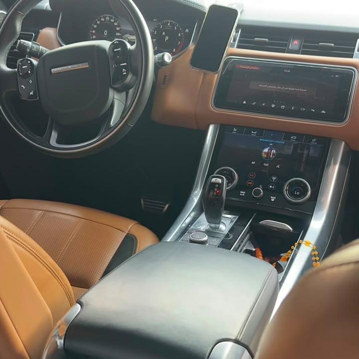 Car Image 2019 LAND ROVER SPORT 