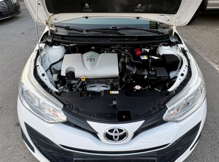 Car Image 2019 TOYOTA YARIS SE