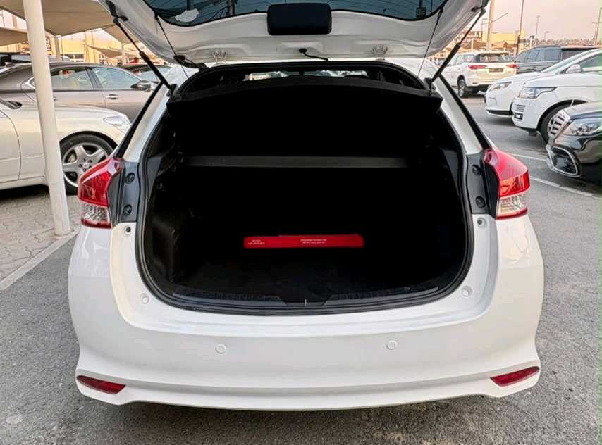 Car Image 2019 TOYOTA YARIS SE