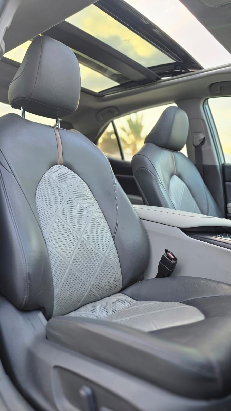Car Image 2018 TOYOTA CAMRY XLE