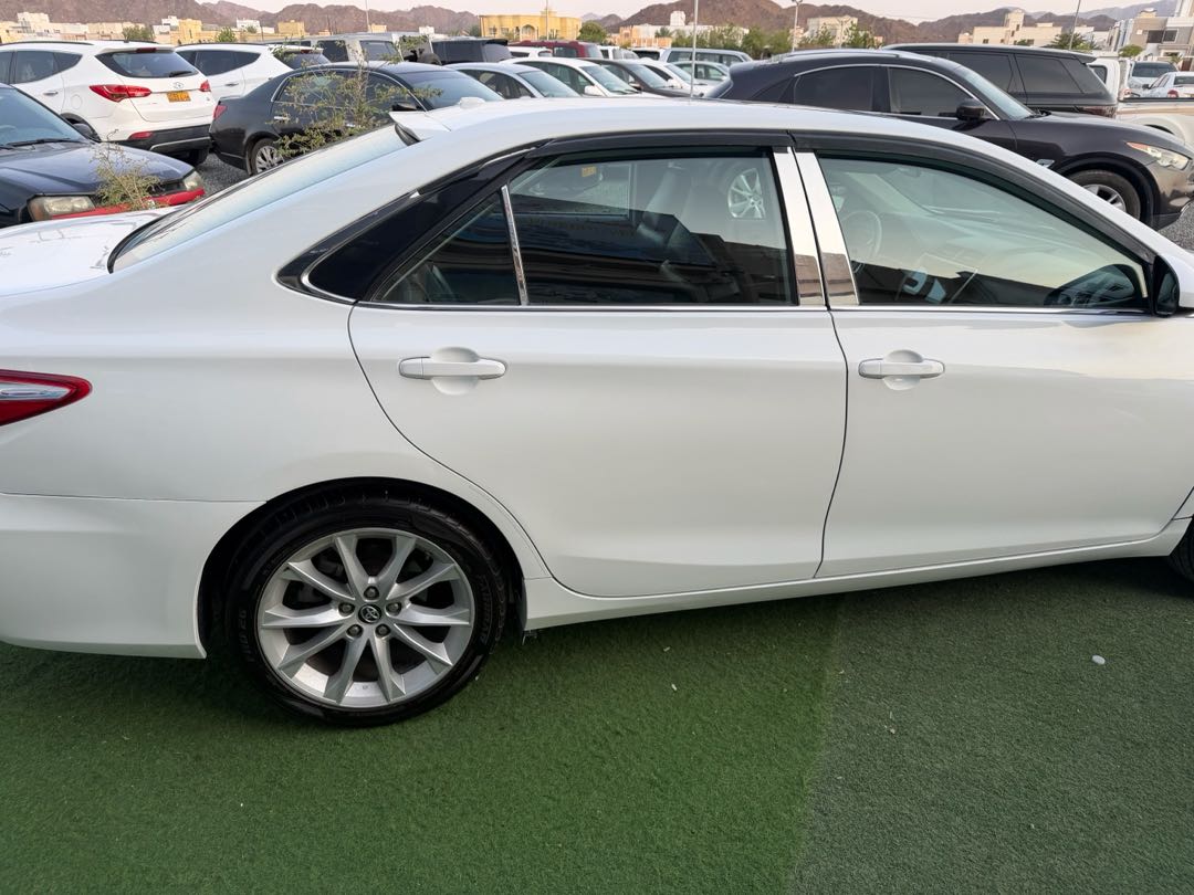 Car Image 2015 TOYOTA CAMRY XSE