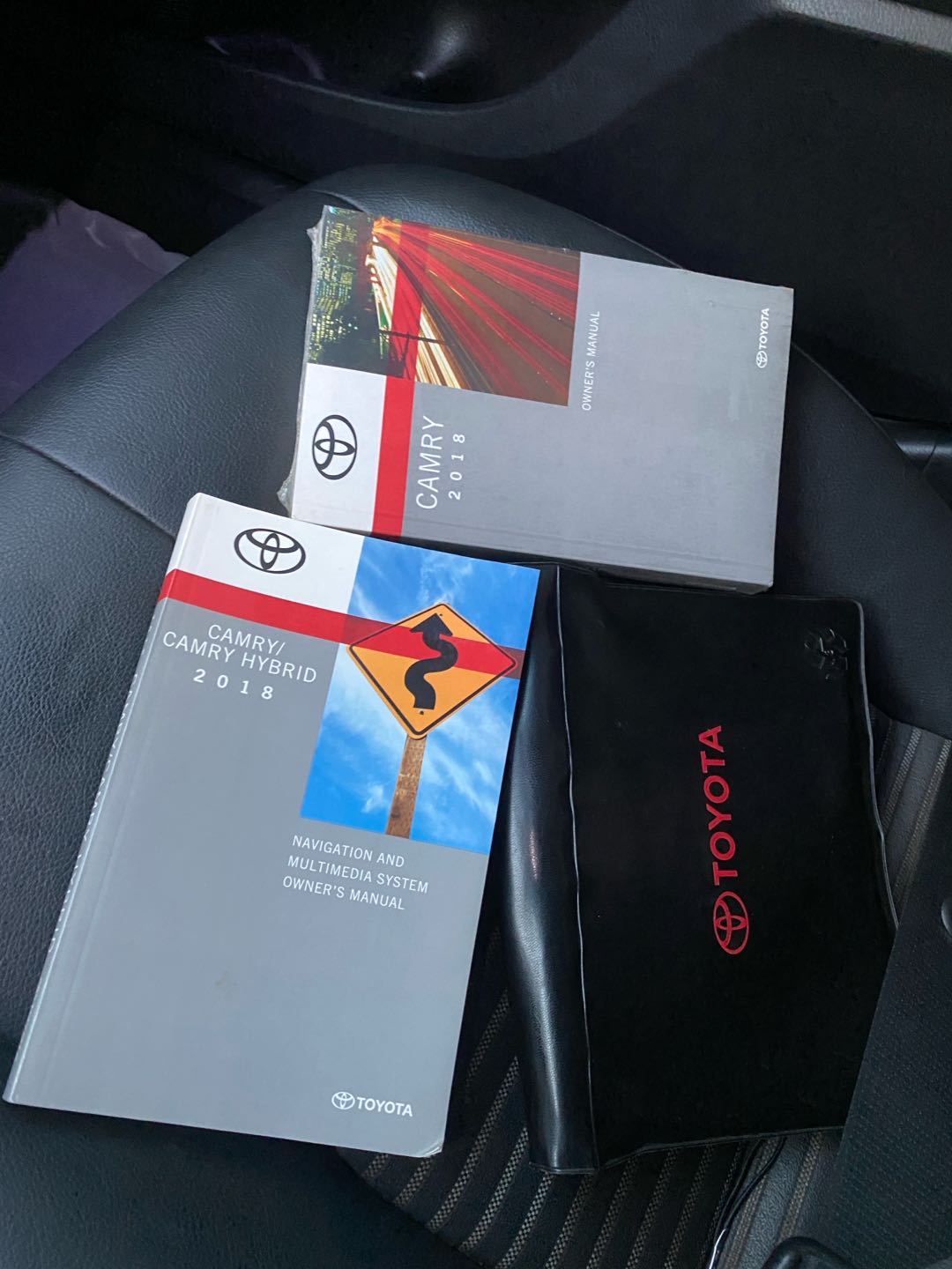 Car Image 2018 TOYOTA CAMRY SE