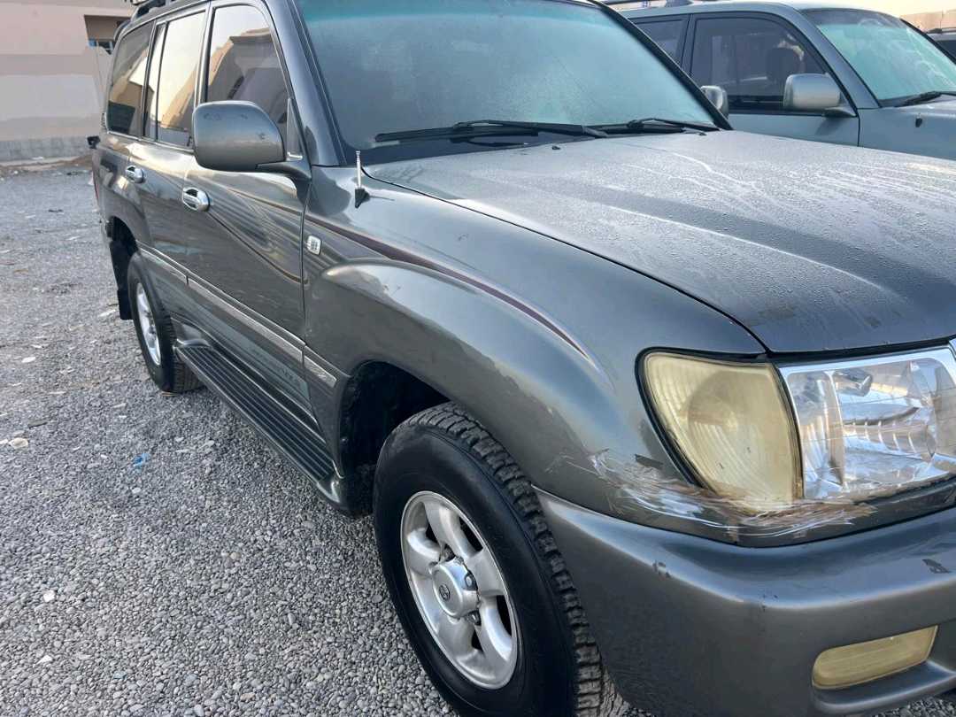 Car Image 2000 TOYOTA LAND CRUISER 
