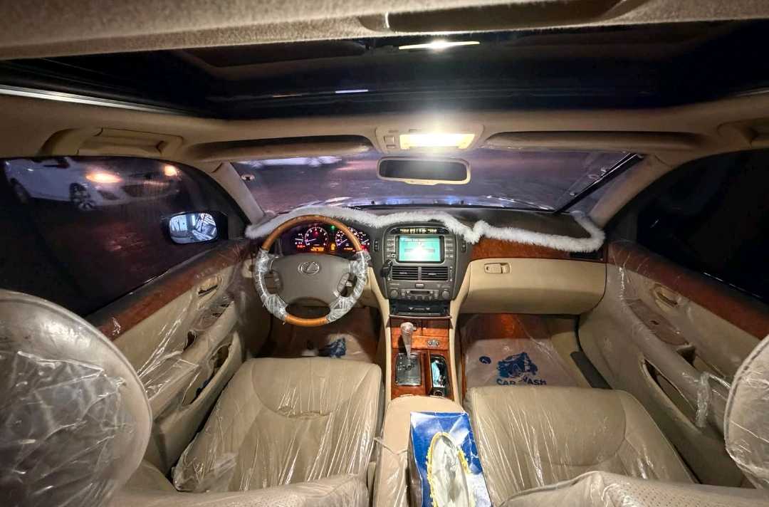 Car Image 2004 LEXUS LS 430