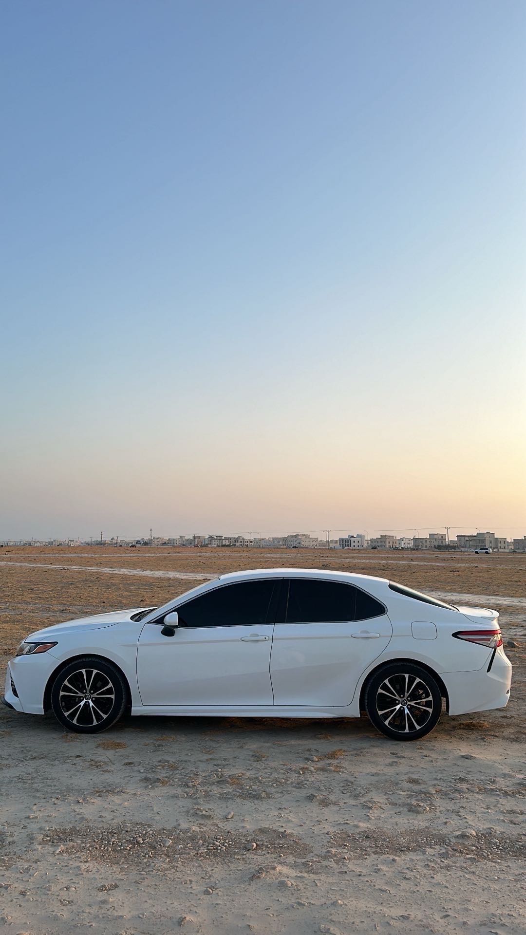 Car Image 2018 TOYOTA CAMRY SE