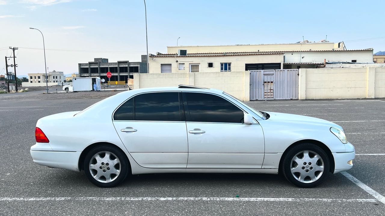 Car Image 2002 LEXUS LS 430
