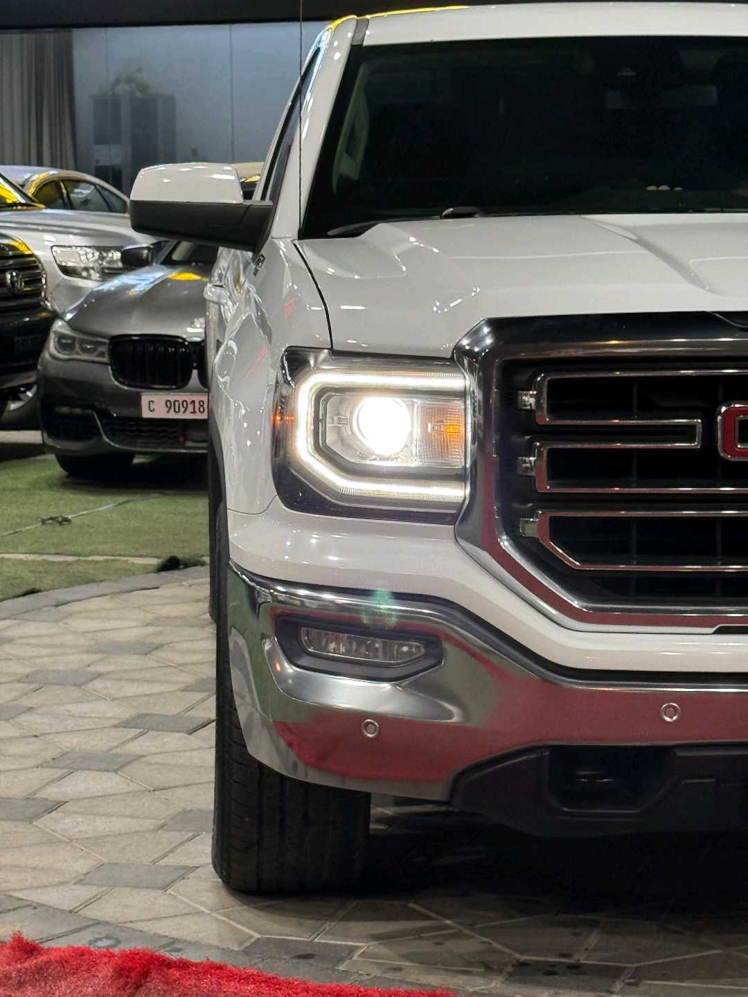 Car Image 2018 GMC SIERRA SLE