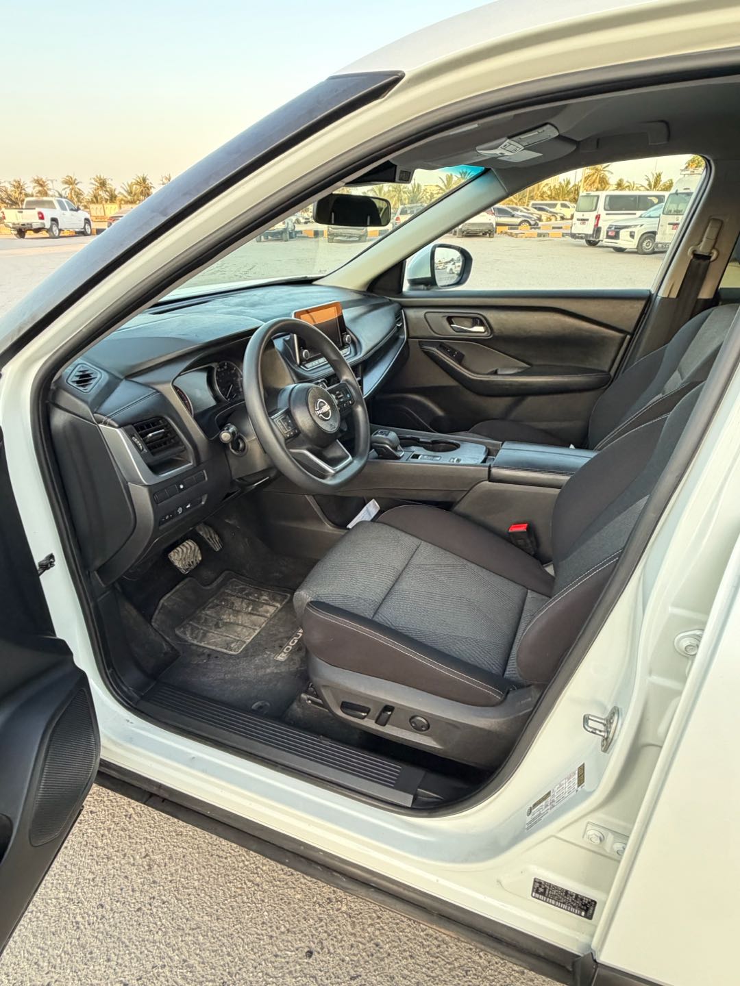Car Image 2024 NISSAN ROGUE SV