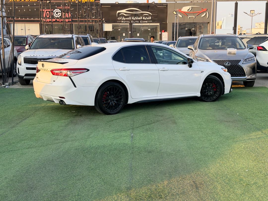 Car Image 2019 TOYOTA CAMRY SE