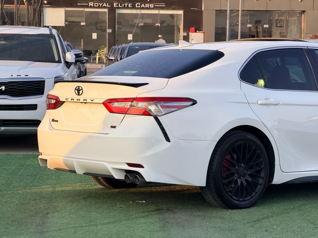 Car Image 2019 TOYOTA CAMRY SE