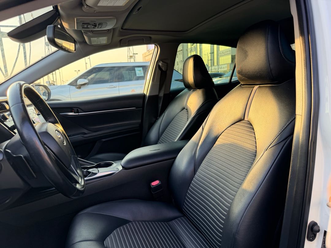 Car Image 2019 TOYOTA CAMRY SE