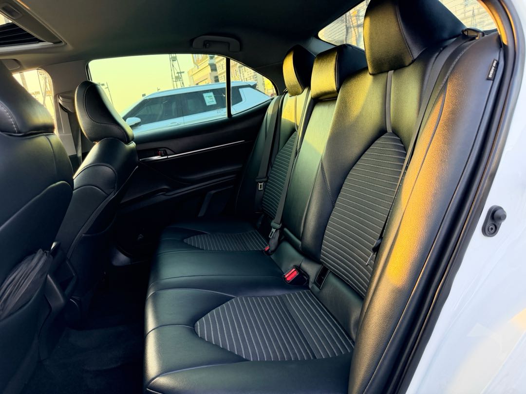 Car Image 2019 TOYOTA CAMRY SE