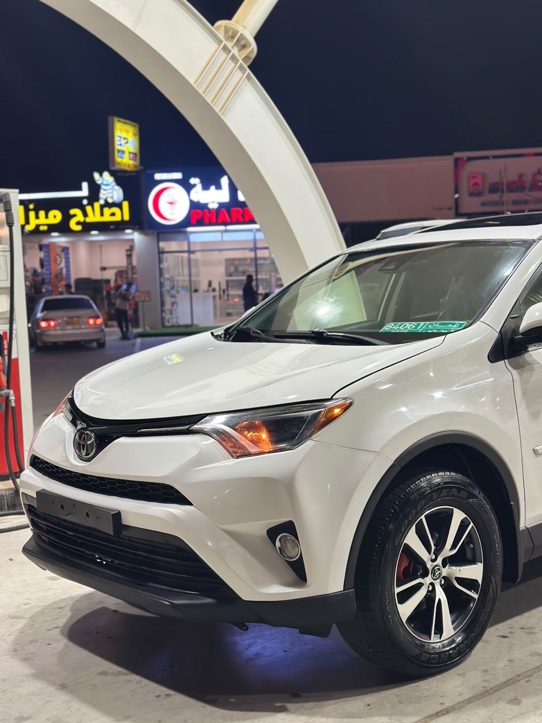 Car Image 2018 TOYOTA RAV4 XLE