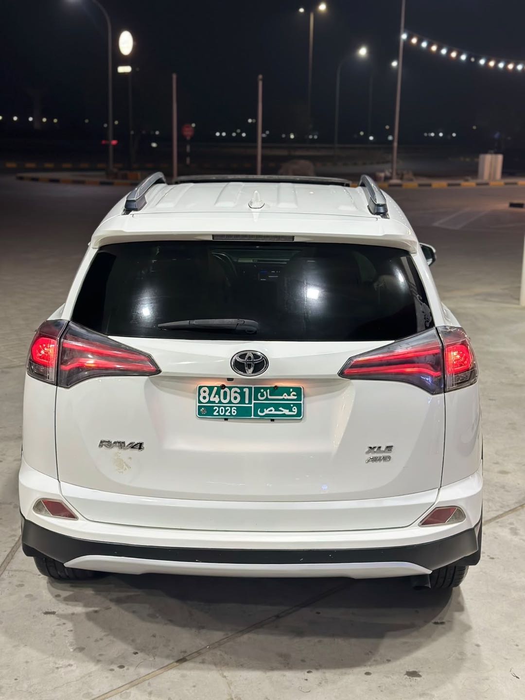 Car Image 2018 TOYOTA RAV4 XLE